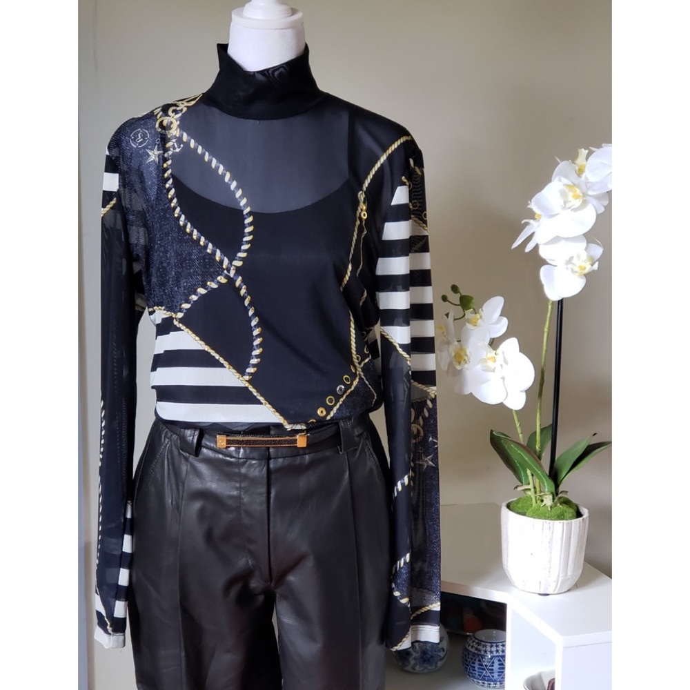 Pre owned ST. JOHN SPORT  HIGH NECK NAUTICAL ROPE PRINT SHEER TOP in XLNT COND.